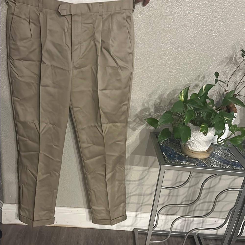 Roundtree & Yorke Tan Chinos Classic Style